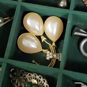 Vintage Gold and Cream Balloon Brooch